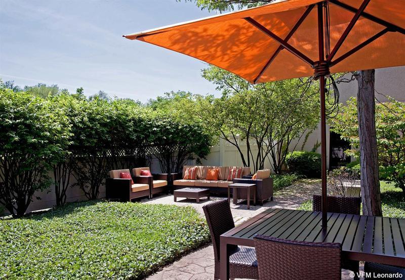 Courtyard Chicago Elmhurst/Oakbrook Area Экстерьер фото