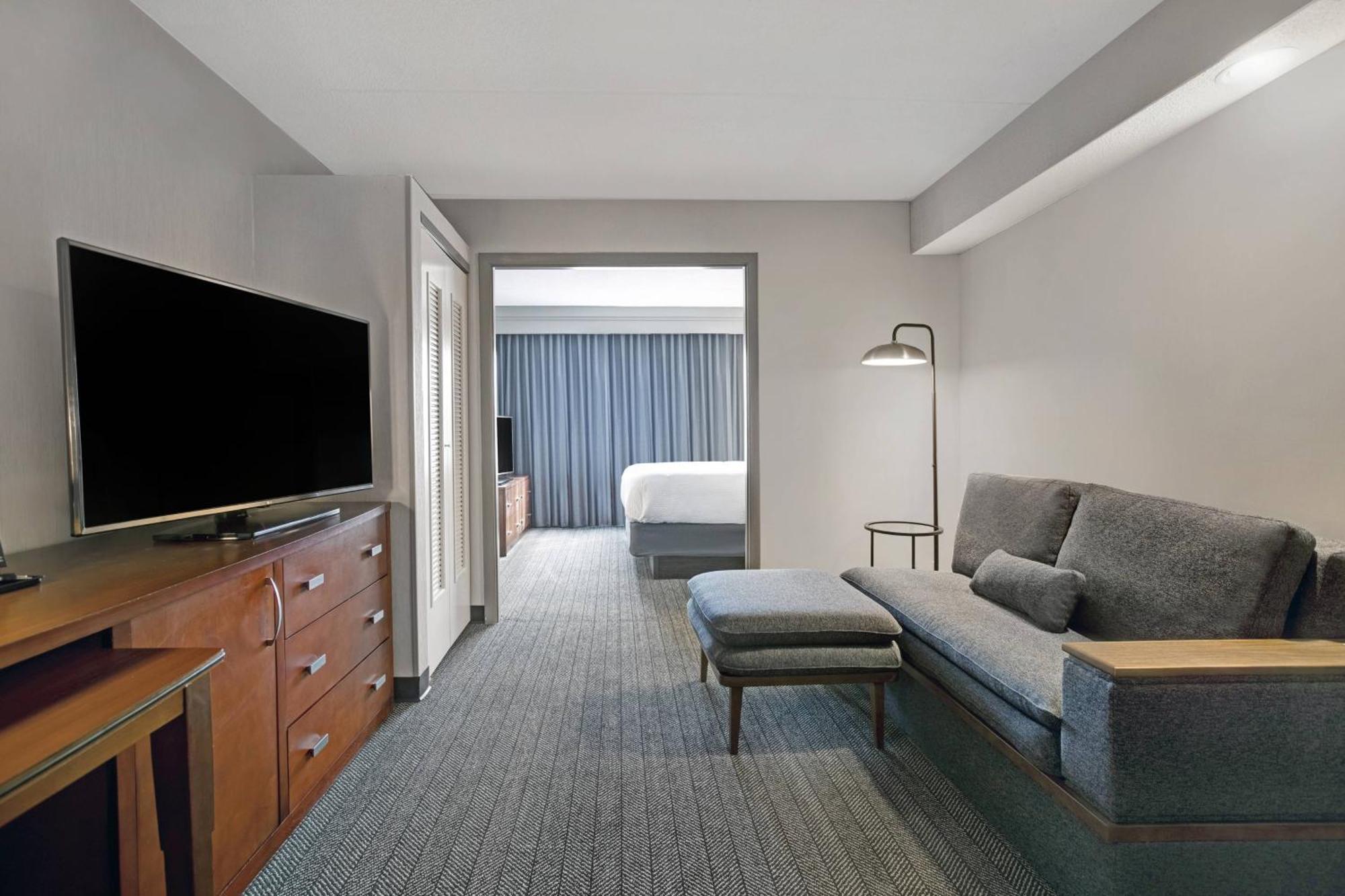 Courtyard Chicago Elmhurst/Oakbrook Area Экстерьер фото