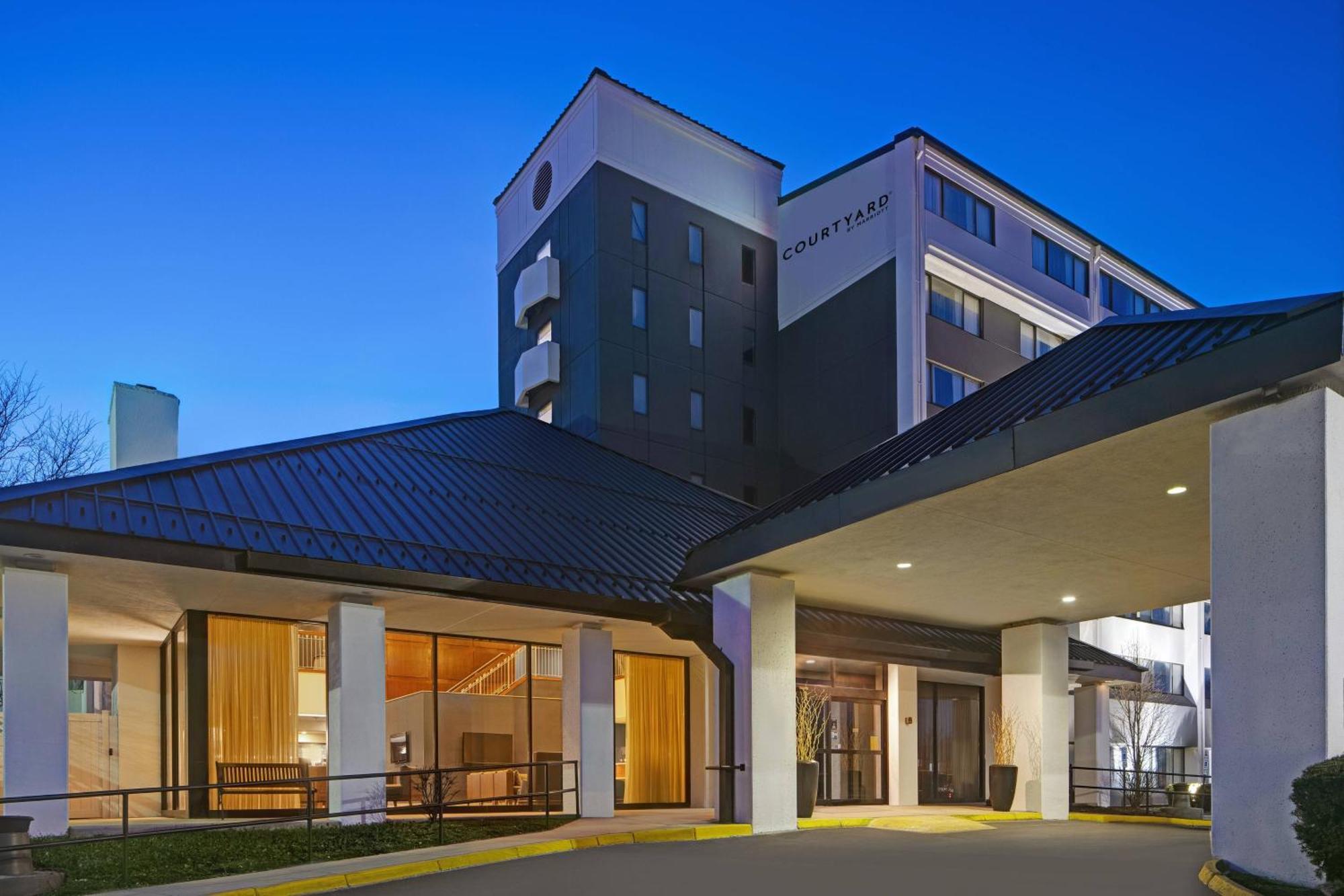 Courtyard Chicago Elmhurst/Oakbrook Area Экстерьер фото