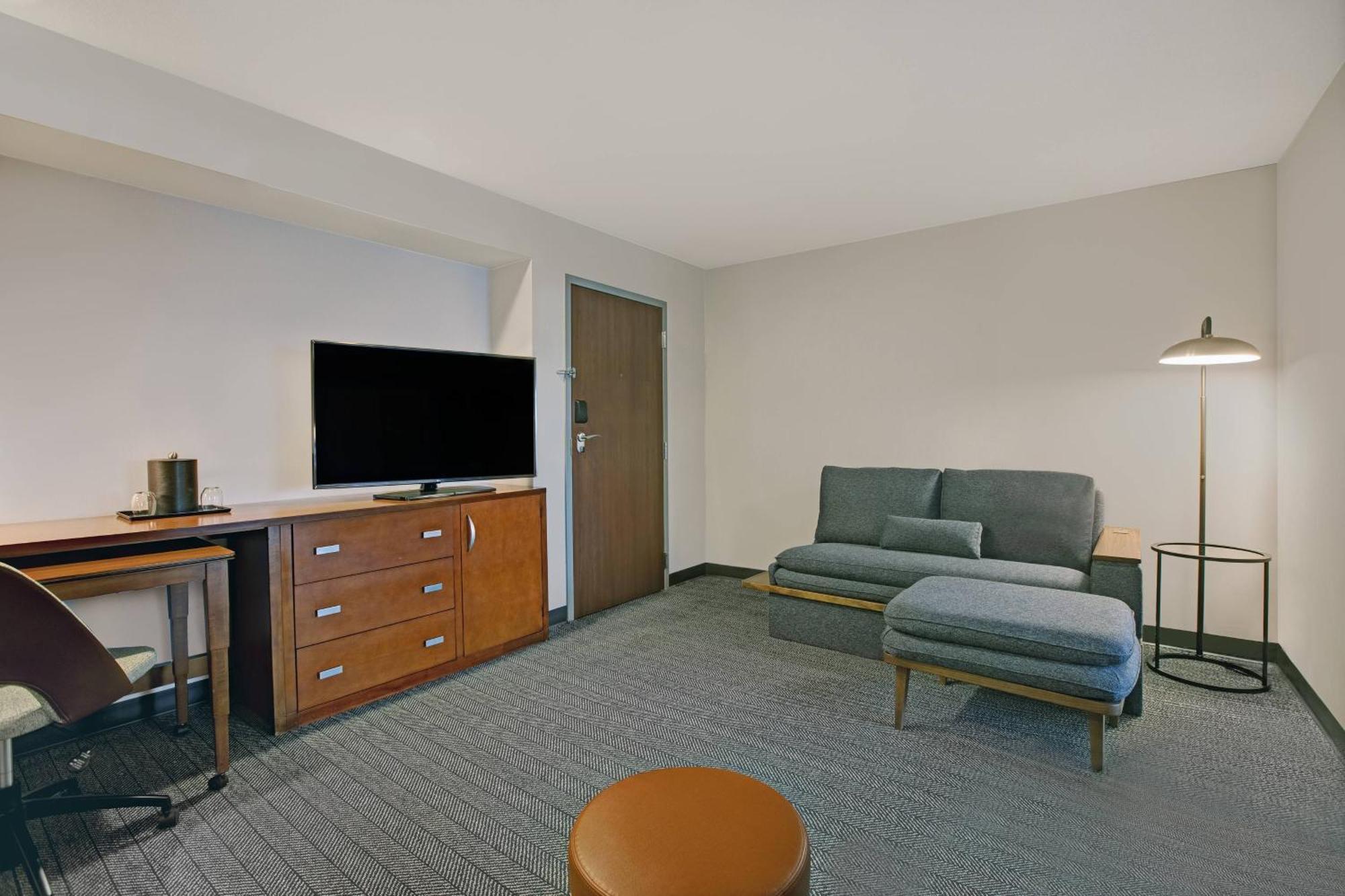 Courtyard Chicago Elmhurst/Oakbrook Area Экстерьер фото