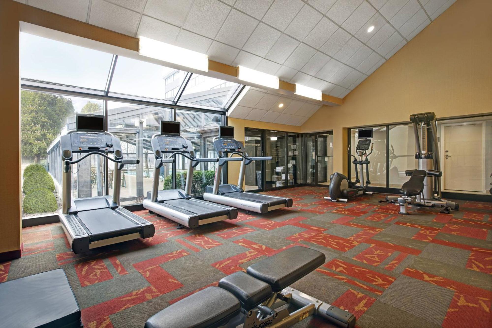 Courtyard Chicago Elmhurst/Oakbrook Area Экстерьер фото